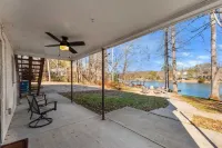 Waking Up Norman Lakefront Getaway, Fire Pit & Lake Views