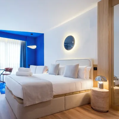 Iconic Suites Отели рядом с достопримечательностью «Небоскреб банка Бильбао»
