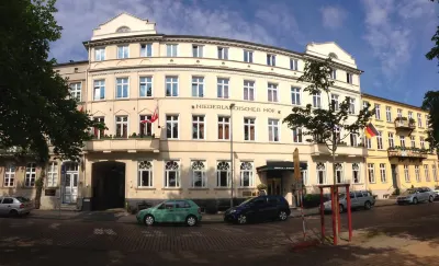 هوتل نيديرلاندشر هوف شفرين Hotels near Staatliches Museum