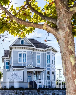 Rio Vista Inn & Suites Santa Cruz Hotels near Om Gallery