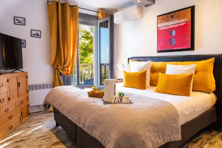 Les Terrasses de Saumur - Hôtel & Appartements - Restaurant & Spa (Logis) Отели рядом с достопримечательностью «Saumur Riding Academy»