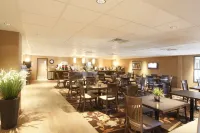 Pomeroy Inn & Suites at Olds College - breakfast