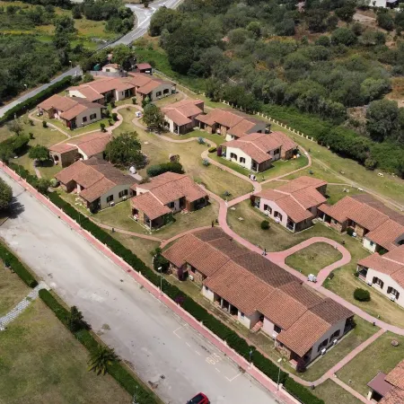 Li Suari Club Village Отели рядом с достопримечательностью «Пляж Ла-Чинта»