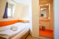 EasyHotel Basel - Self Service and Self Check-IN فنادق في Riehen