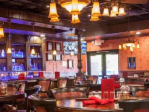 キャニオン プラザ プレミア スタジオズ アンド アパートメンツ タサヤンのホテル