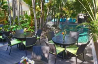 Westwinds Inn - Rooftop Pools