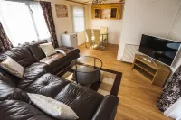 Lochlands 2Br Family Caravan - Pets - Play Park - Homestays