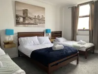 Modern 2 Bedroom Flat in Robert st Swansea Hotels in 