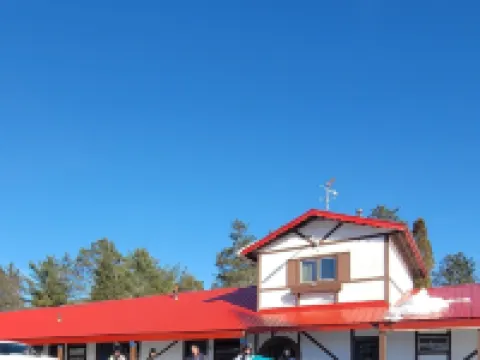 Lumberjack Inn Hotels in Sawyer County