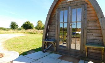 2 Bed Pod Cabin-Sleeps 2-Pets-Garden-Mtn View