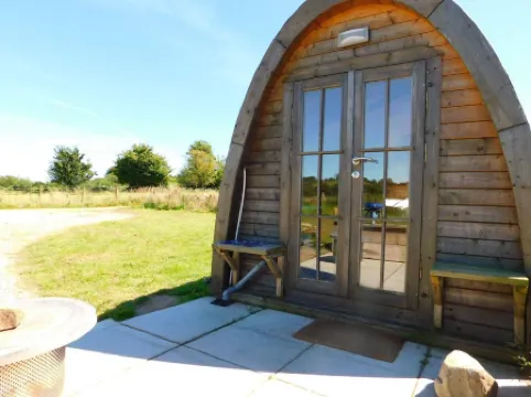 2 Bed Pod Cabin-Sleeps 2-Pets-Garden-Mtn View