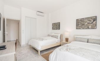 Penthouse w Jacuzzi Incl at Lake View