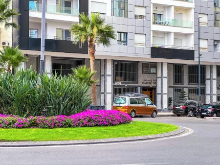 Luxoria home - 2 min to corniche Отели рядом с достопримечательностью «CTM»