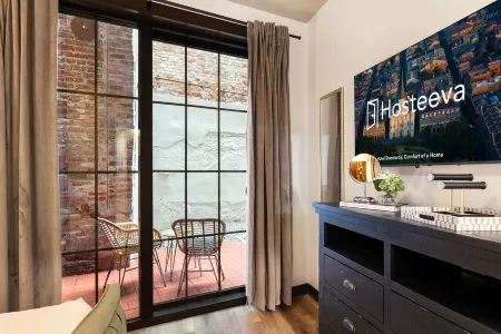 The Pelican by Hosteeva Отели рядом с достопримечательностью «Лонг Вью Хаус энд Гарденс»