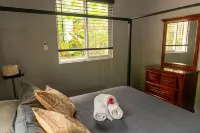 Topaz Apartment Villa - Mountain View Villa Hotels near Diamond Falls Botanical Gardens & Mineral Baths