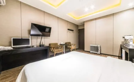 Rampart Hotel Отели рядом со станцией Станция Гуанмьён