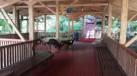 Centro Bajo Hotel & Resto Hotel di Tondong Belang