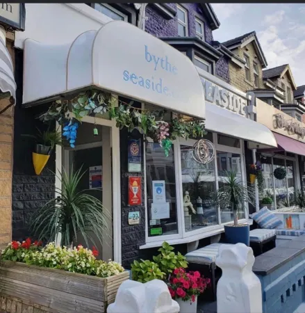 By the Seaside Отели рядом с достопримечательностью «Solaris Centre»