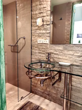 Apartment in Old Havana with free wifi, 2 twins beds and work area