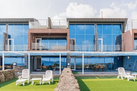 Cloud Pool & Spa