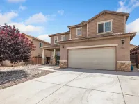 High Desert Cozy Nest!Big & Cozy Desert Getaway/4BR•3BA•Hot Tub&Fire Pit Marshalls附近的飯店