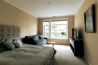 Waterfront Views and Spacious Patio - Elegant Seattle Getaway Hotels in Pike Market District