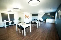 Elegant Haven - High-end Furnishings, WiFi, Luxury Amenities