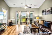 Spacious Condo with Golf Course and Pond Views - Charming Retreat Hotels in Horry County
