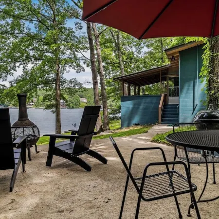 Vintage Smith Lake Retreat!