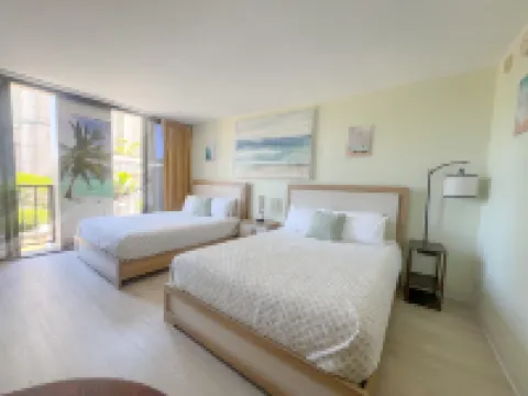 City Views and Pool Access - Gorgeous Hotel-Style Studio Retreat