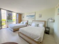 City Views and Pool Access - Gorgeous Hotel-Style Studio Retreat