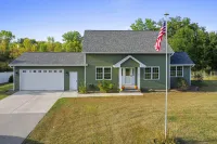 Private Dock and Kayaks Included - Charming Waterfront Haven Hotels in Oconto