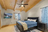 Mountain View and Hot Tub - Charming Rustic Retreat