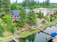 Private Dock and Scenic River Views - Luxurious Designer Getaway Hotels in Post Falls