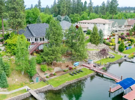 Private Dock and Scenic River Views - Luxurious Designer Getaway