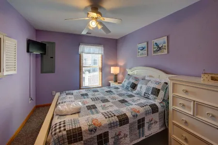 Spacious Yard and Rooftop Observation Deck - Charming Family Retreat Отели в г. Окракок