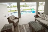 Free Heated Pool and Scenic Views - Spacious Oasis Hotel di Cape Coral