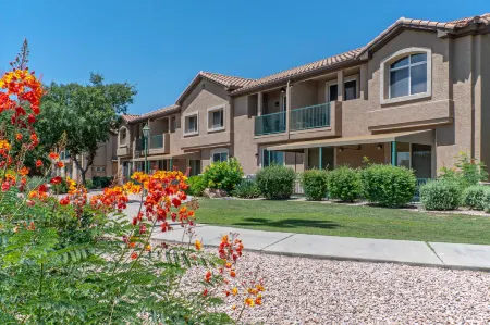 Scenic Lake Views with Heated Pool and Spa - Charming Oasis Отели рядом с достопримечательностью «Arizona State University Polytechnic Campus»