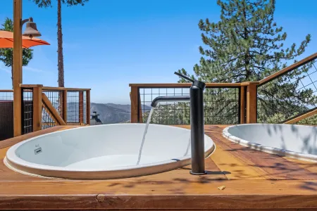 Stunning Valley Views and Cozy Fireplaces - Spectacular Dome Getaway