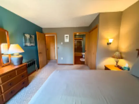 Sauna and Fireplace Retreat - Spacious Family-Friendly Haven