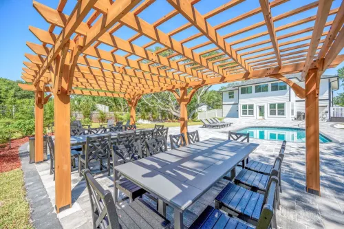 Heated Saltwater Pool and Mini-Golf - Luxurious Beachside Retreat