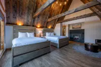 Vaulted Ceiling, Electric Fireplace, Kitchenette, Deck - Spacious Inviting Hotels in Garrett County