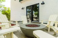 Modern Kitchen, Fire Pit and Spacious Living Area - Charming Haven