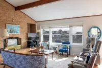 Oceanfront Escape - Elevator, Parking, Internet, Grill