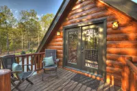 Gorgeous Cabin with Hot Tub and Game Room - Exquisite Family Retreat