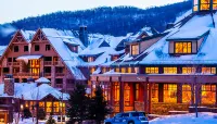 Mountain Views and Ski-in Ski-Out Access - Inviting Rustic Elegance Hotels near Mt Mansfield