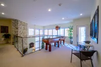 Snowy Adventure Haven - WiFi, Loft, Charming Retreat Hotels in Parowan