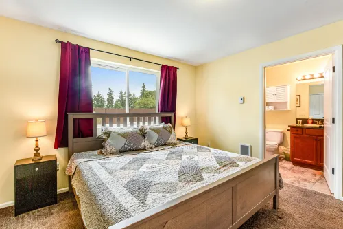 Newer, dog-friendly home at the forest's edge with patio & WiFi - near downtown