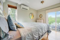 Two Patios and Outdoor Dining Experience - Stylish Coastal Haven