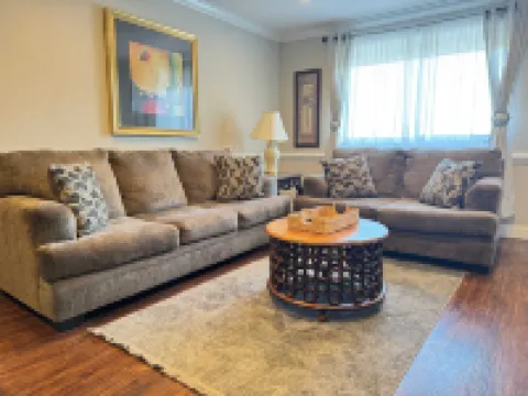 Stunning City Views and Spacious Living - Stylish Downtown Oasis